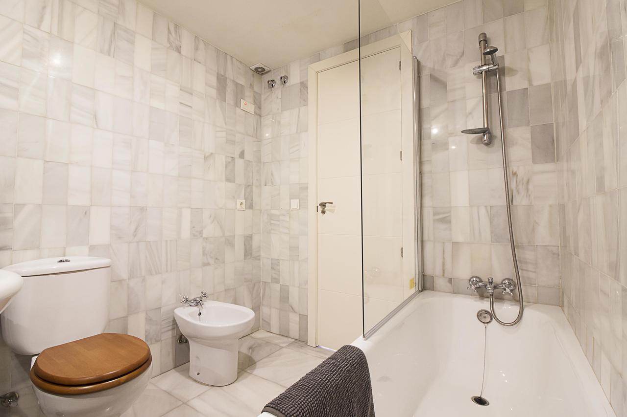 Cortina Apartments ! Málaga Eksteriør billede